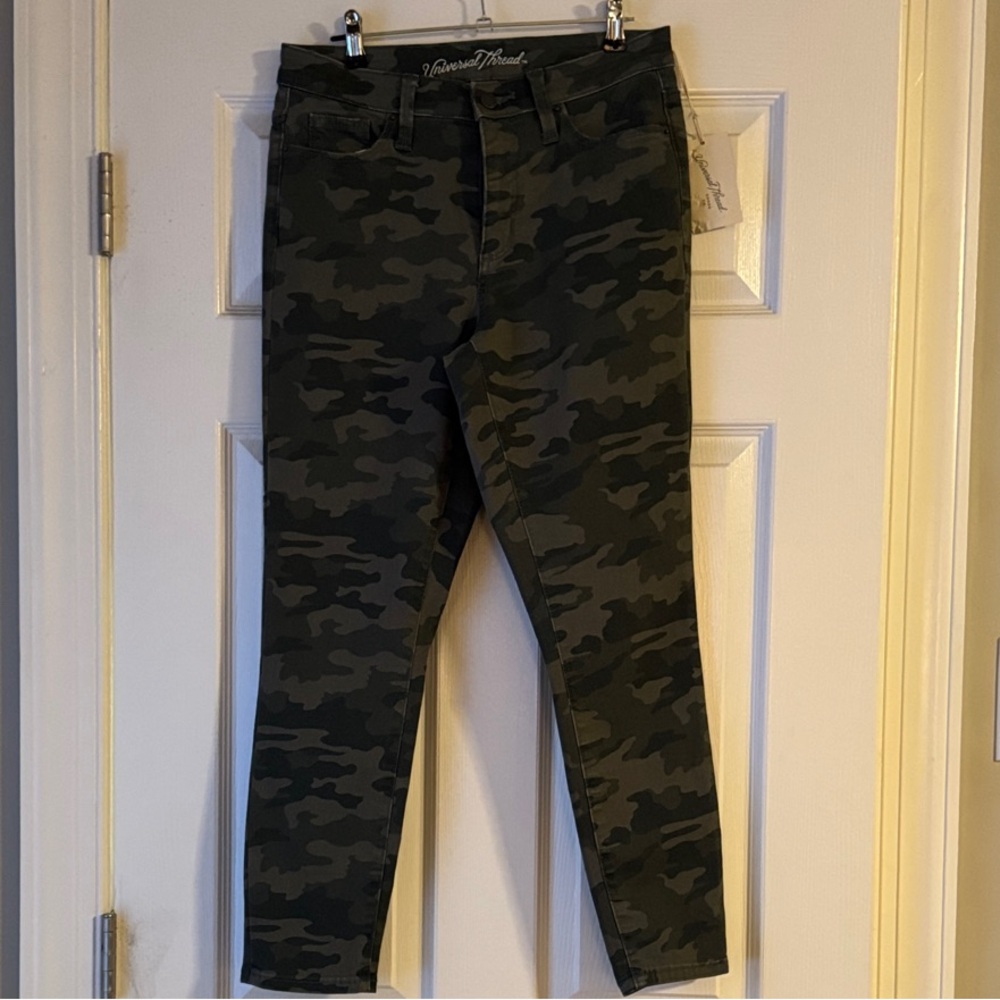 Camouflage Cropped Skinny Jeans